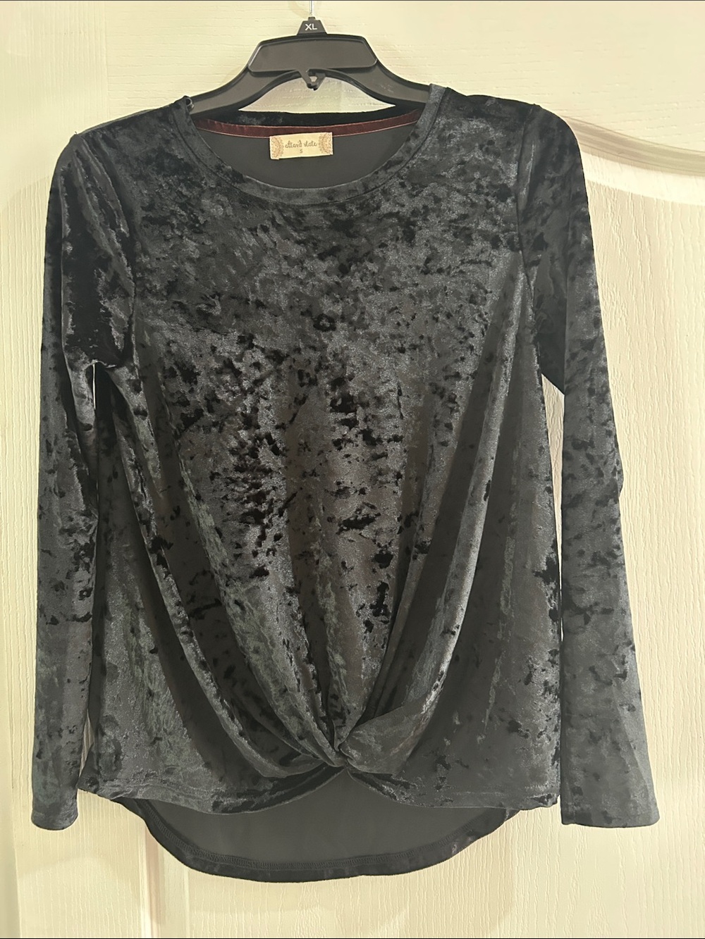 Altar'd State Black Crushed Velvet Twist-Front Long Sleeve Top